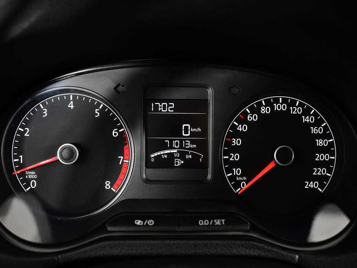 Volkswagen Polo с пробегом — 2015 год. Фото: #10