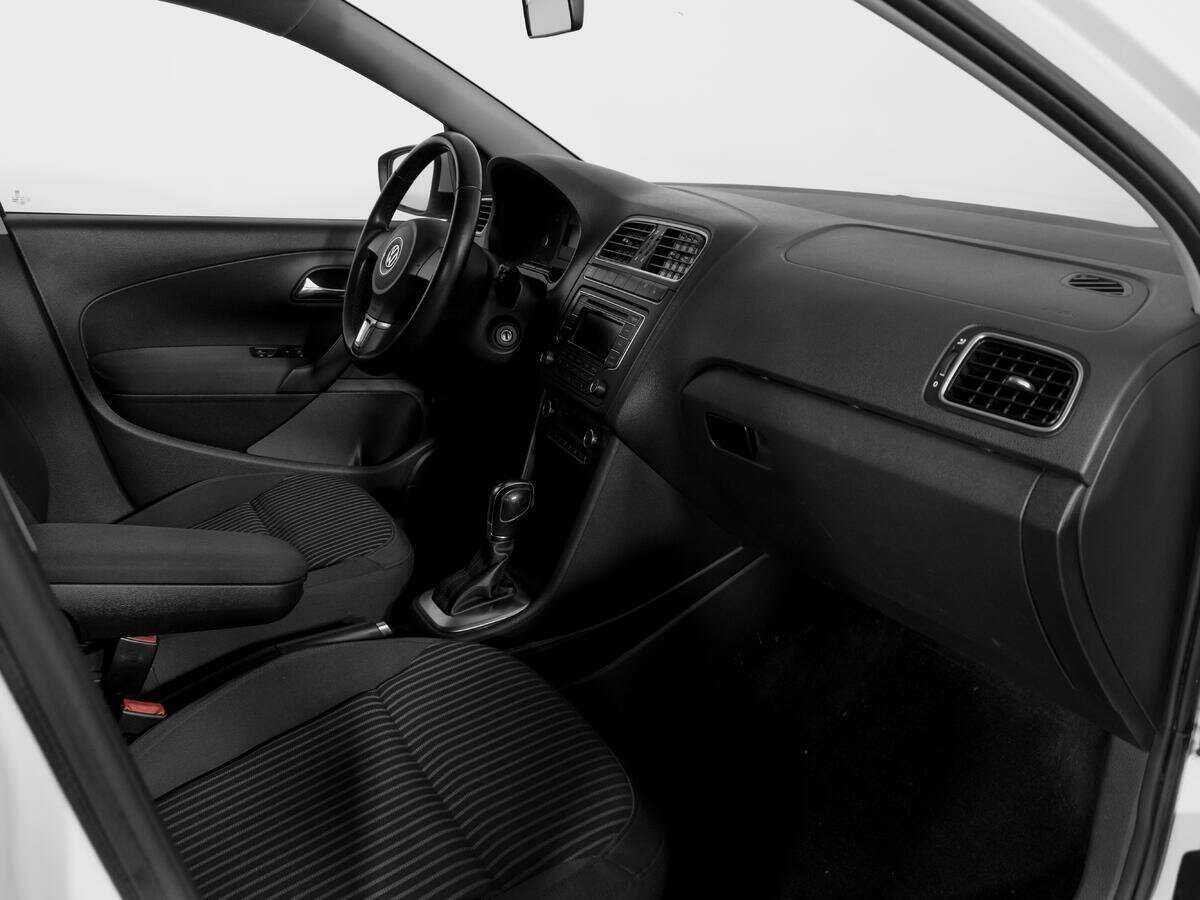 Volkswagen Polo с пробегом — 2013 год. Фото: #8