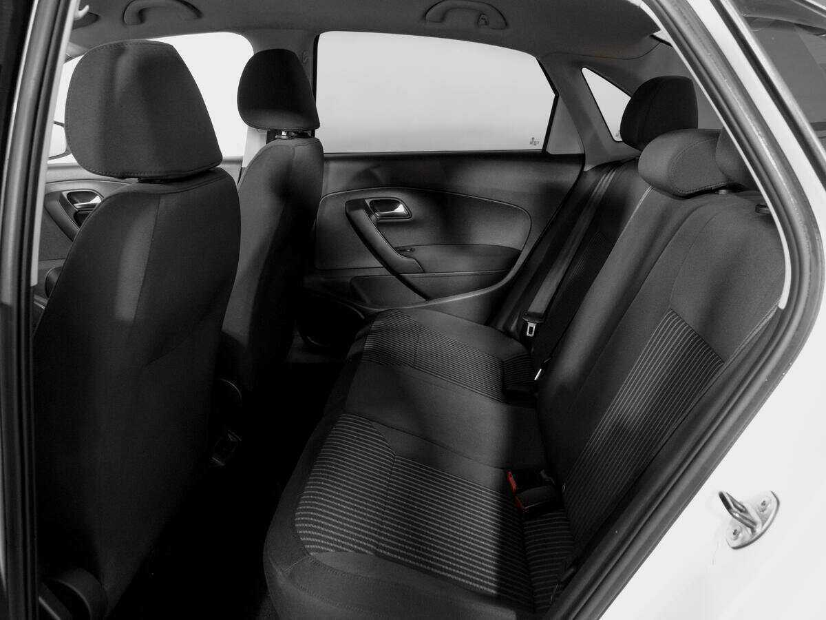 Volkswagen Polo с пробегом — 2013 год. Фото: #9