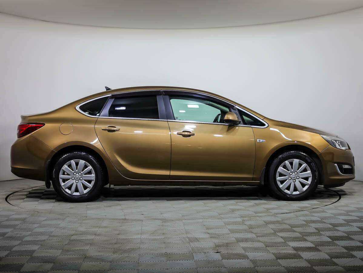 Opel Astra с пробегом — 2015 год. Фото: #2