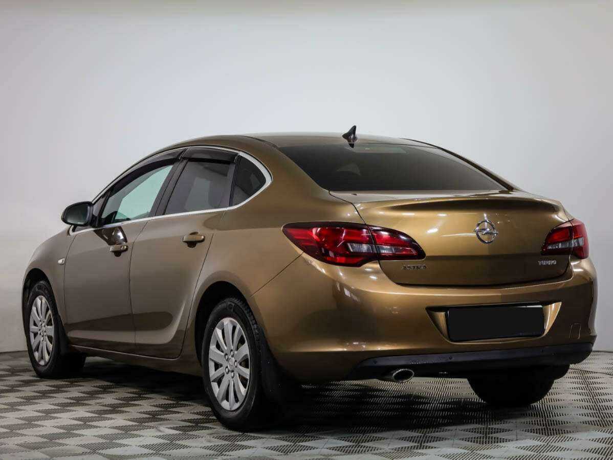 Opel Astra с пробегом — 2015 год. Фото: #5
