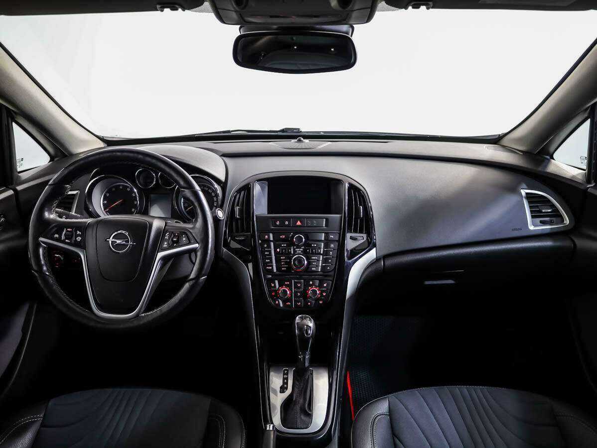 Opel Astra с пробегом — 2015 год. Фото: #8
