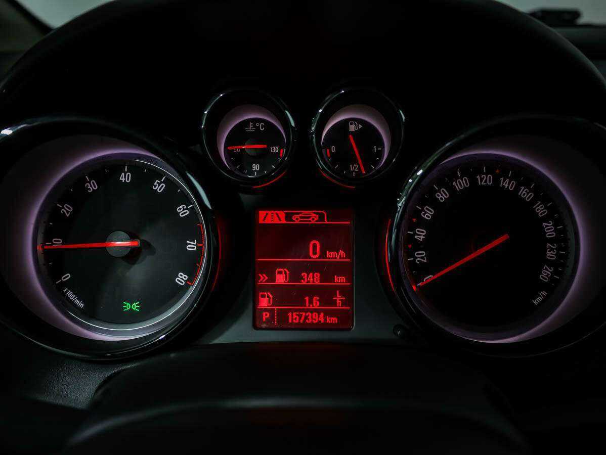 Opel Astra с пробегом — 2015 год. Фото: #16