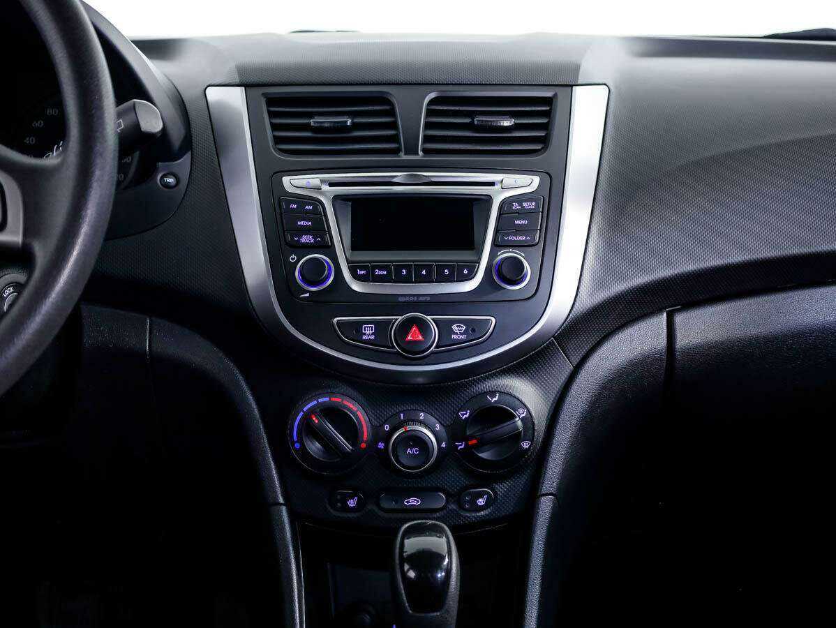 Hyundai Solaris с пробегом — 2015 год. Фото: #18