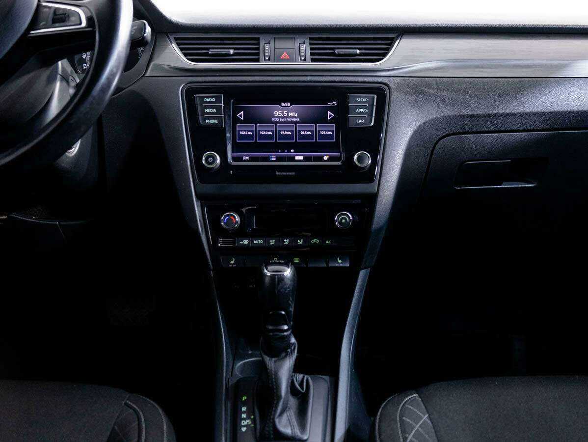 Skoda Rapid с пробегом — 2017 год. Фото: #18