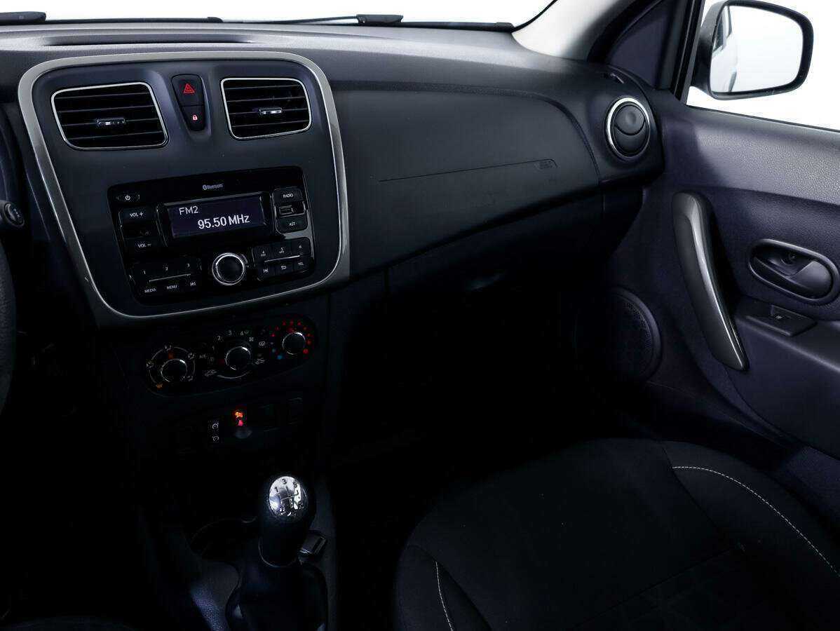 Renault Sandero с пробегом — 2018 год. Фото: #14