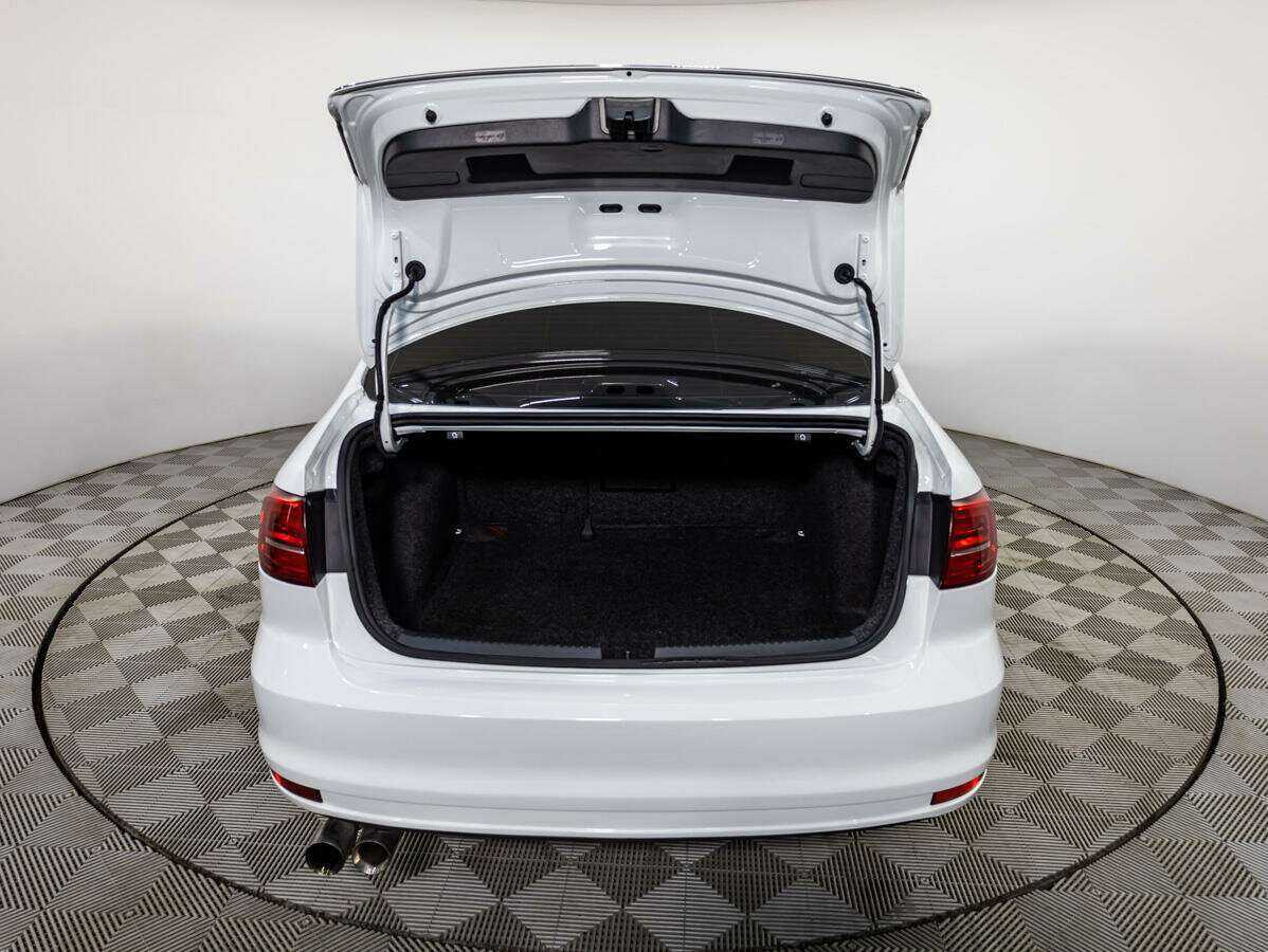 Volkswagen Jetta с пробегом — 2017 год. Фото: #15