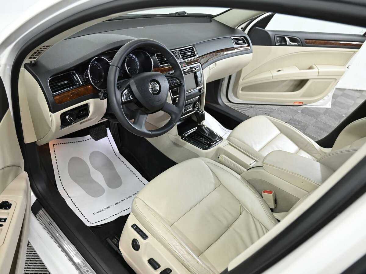 Skoda Superb с пробегом — 2013 год. Фото: #9