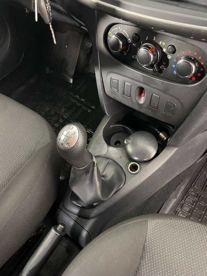 Renault Logan с пробегом — 2014 год. Фото: #18