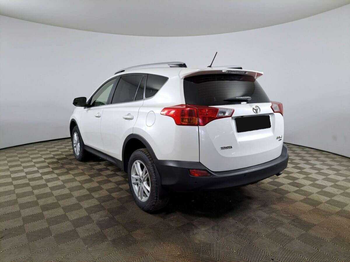 Toyota RAV4 с пробегом — 2014 год. Фото: #6