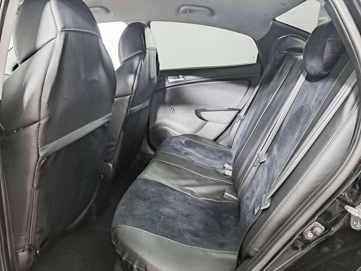 Hyundai Solaris с пробегом — 2012 год. Фото: #7