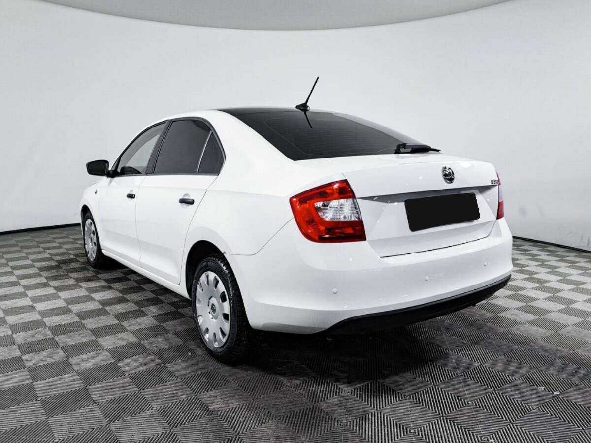 Skoda Rapid с пробегом — 2017 год. Фото: #6