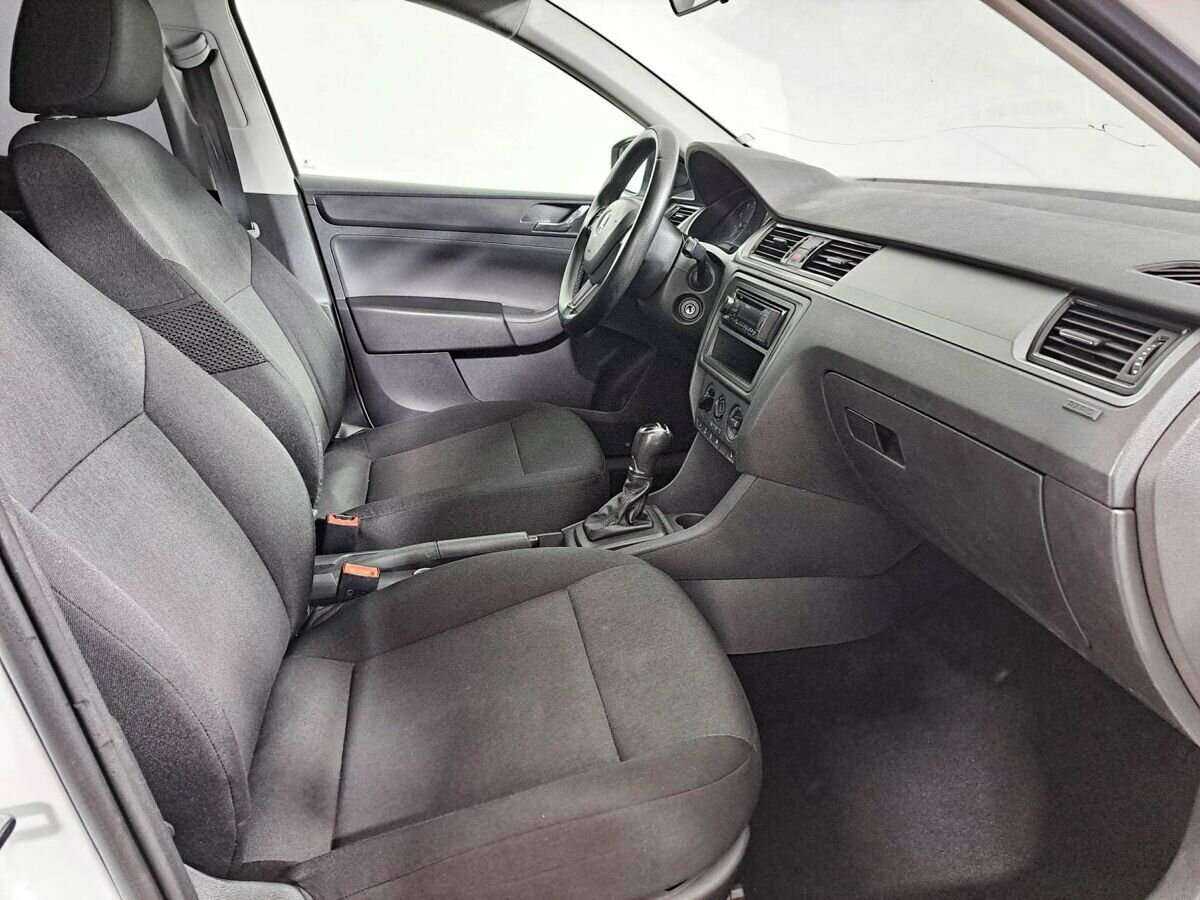 Skoda Rapid с пробегом — 2017 год. Фото: #10