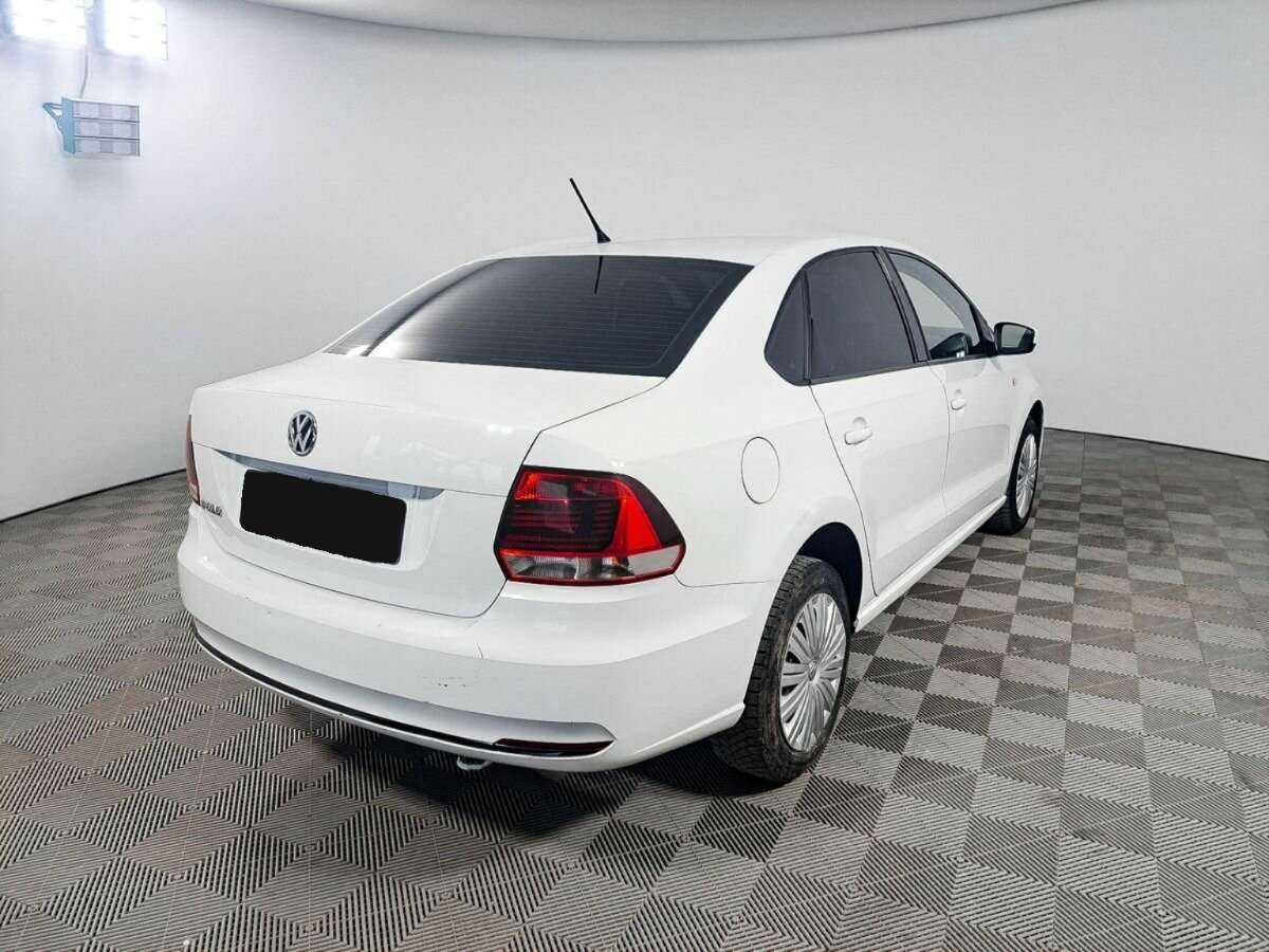 Volkswagen Polo с пробегом — 2016 год. Фото: #4