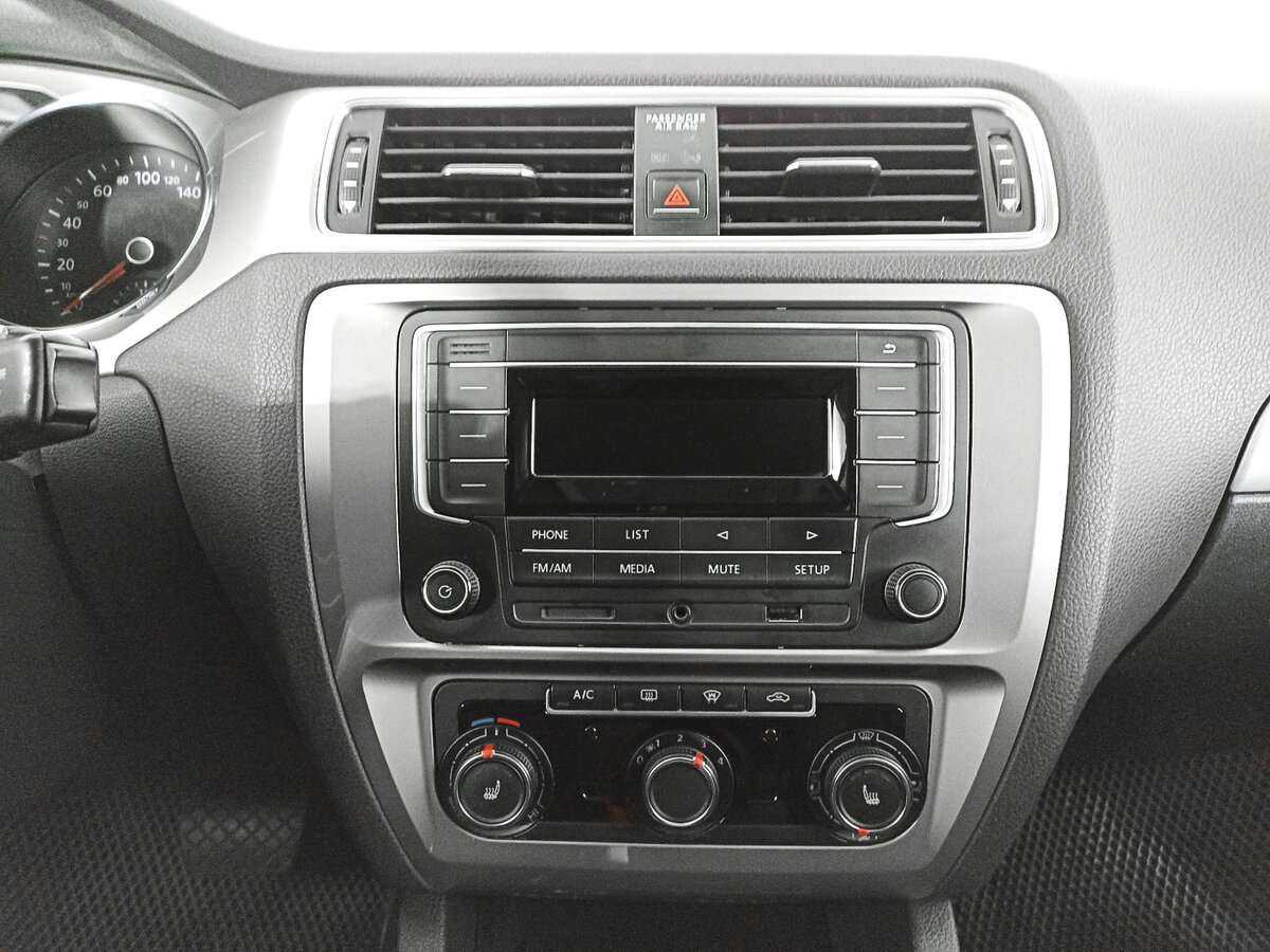 Volkswagen Jetta с пробегом — 2018 год. Фото: #13