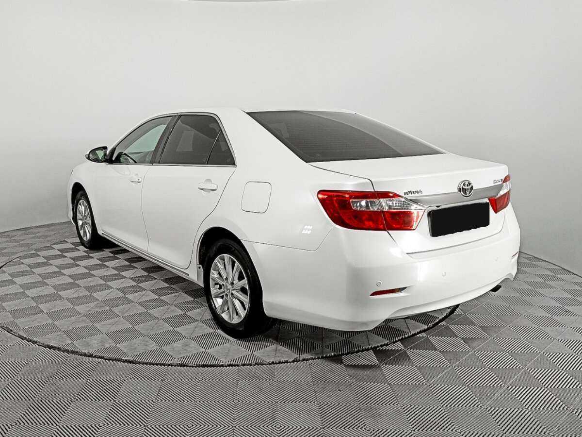 Toyota Camry с пробегом — 2014 год. Фото: #6