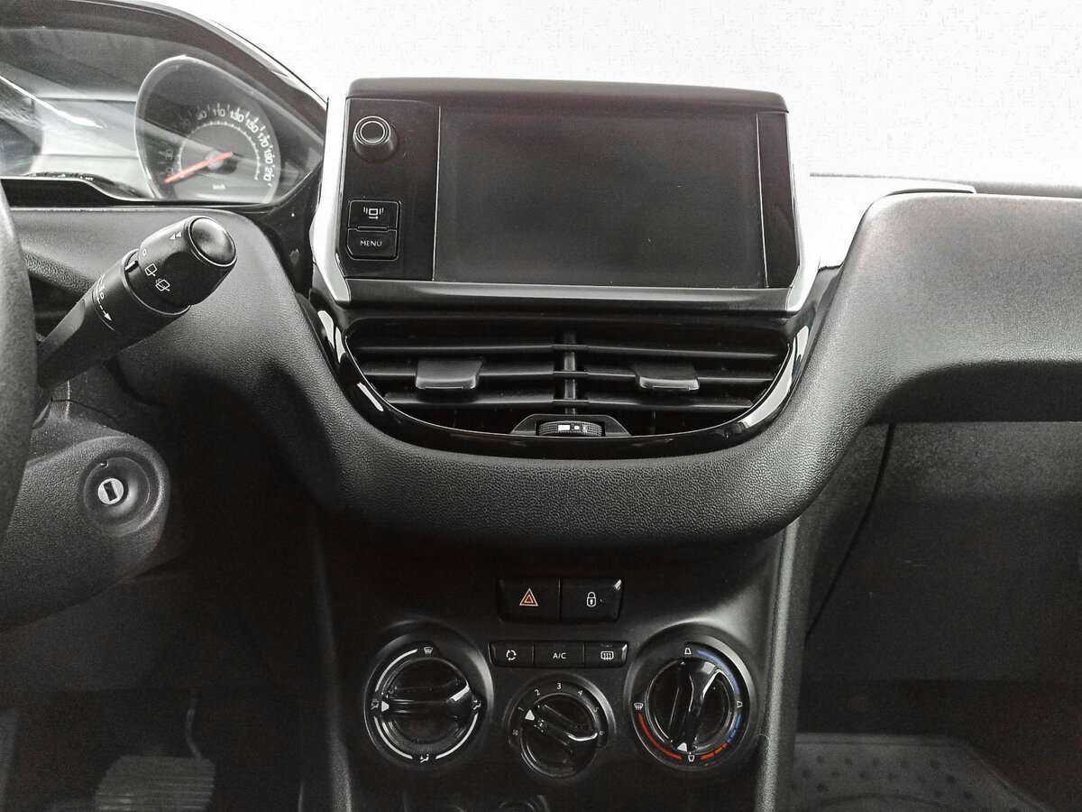 Peugeot 208 с пробегом — 2013 год. Фото: #12