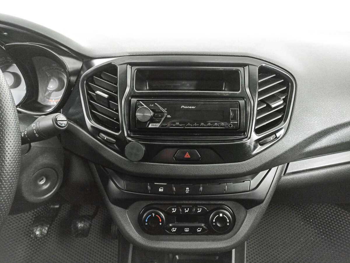 Lada (ВАЗ) Vesta с пробегом — 2018 год. Фото: #12