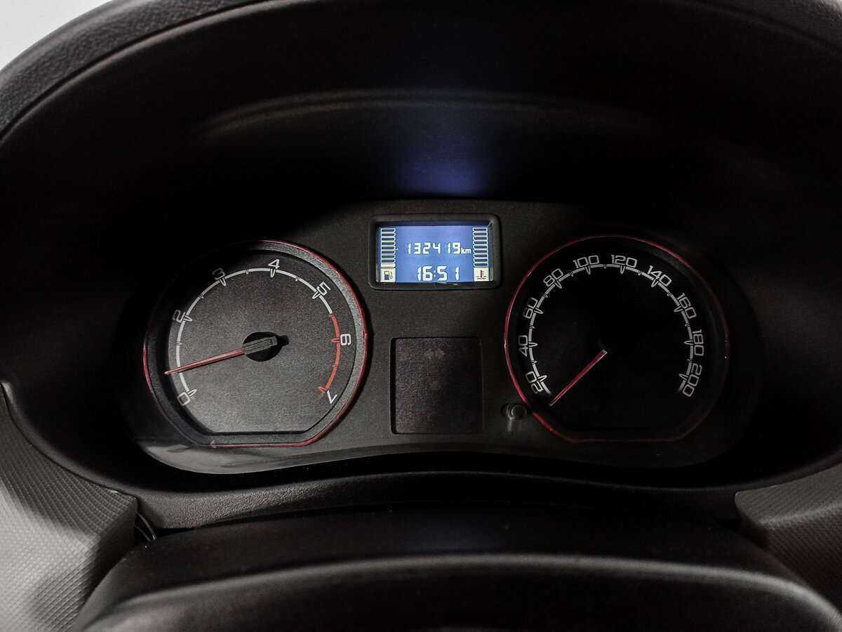 Renault Logan с пробегом — 2012 год. Фото: #12