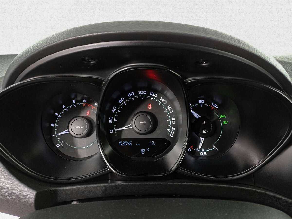 Lada (ВАЗ) Vesta с пробегом — 2017 год. Фото: #10