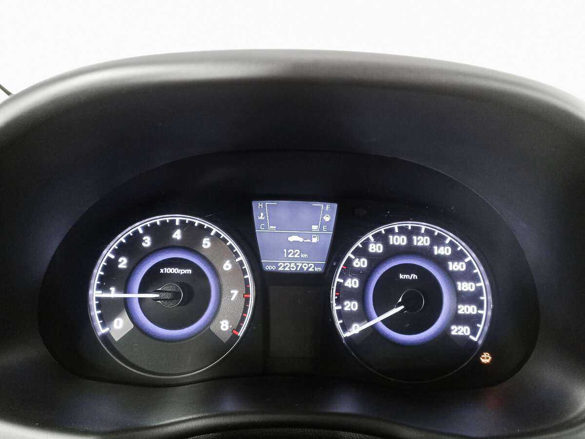 Hyundai Solaris с пробегом — 2012 год. Фото: #8