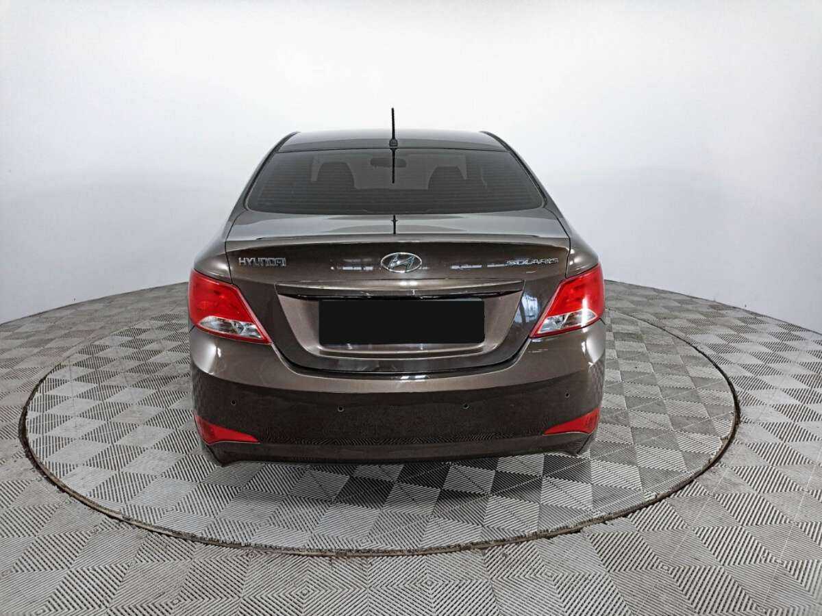 Hyundai Solaris с пробегом — 2015 год. Фото: #5