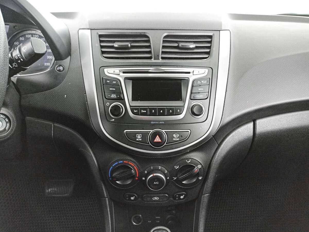 Hyundai Solaris с пробегом — 2015 год. Фото: #14