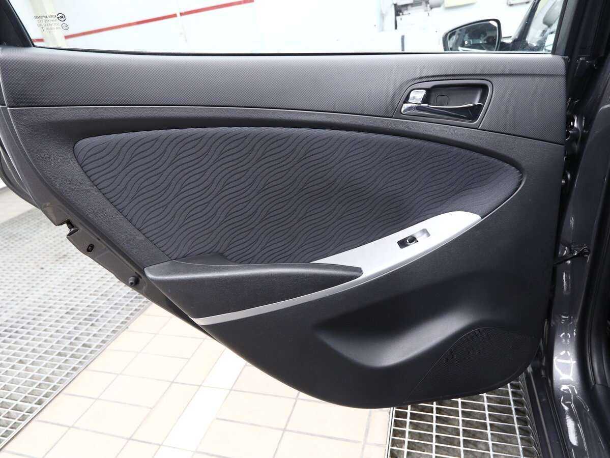 Hyundai Solaris с пробегом — 2014 год. Фото: #8