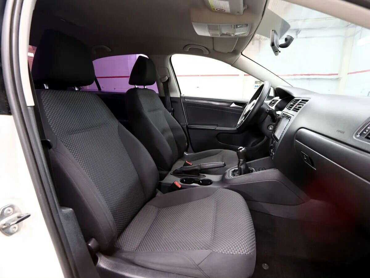 Volkswagen Jetta с пробегом — 2013 год. Фото: #6