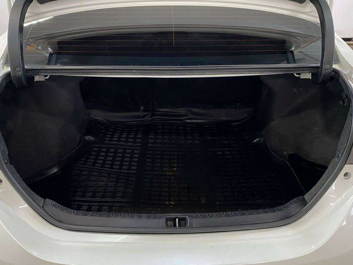 Toyota Corolla с пробегом — 2014 год. Фото: #16