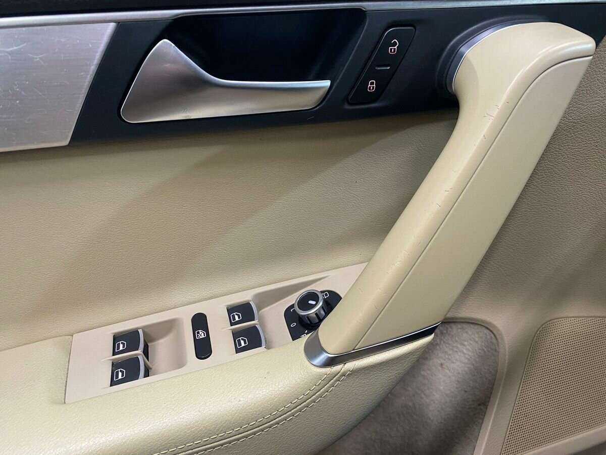 Volkswagen Passat с пробегом — 2012 год. Фото: #14