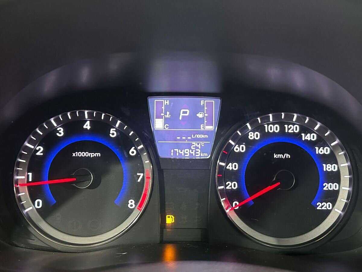 Hyundai Solaris с пробегом — 2015 год. Фото: #11