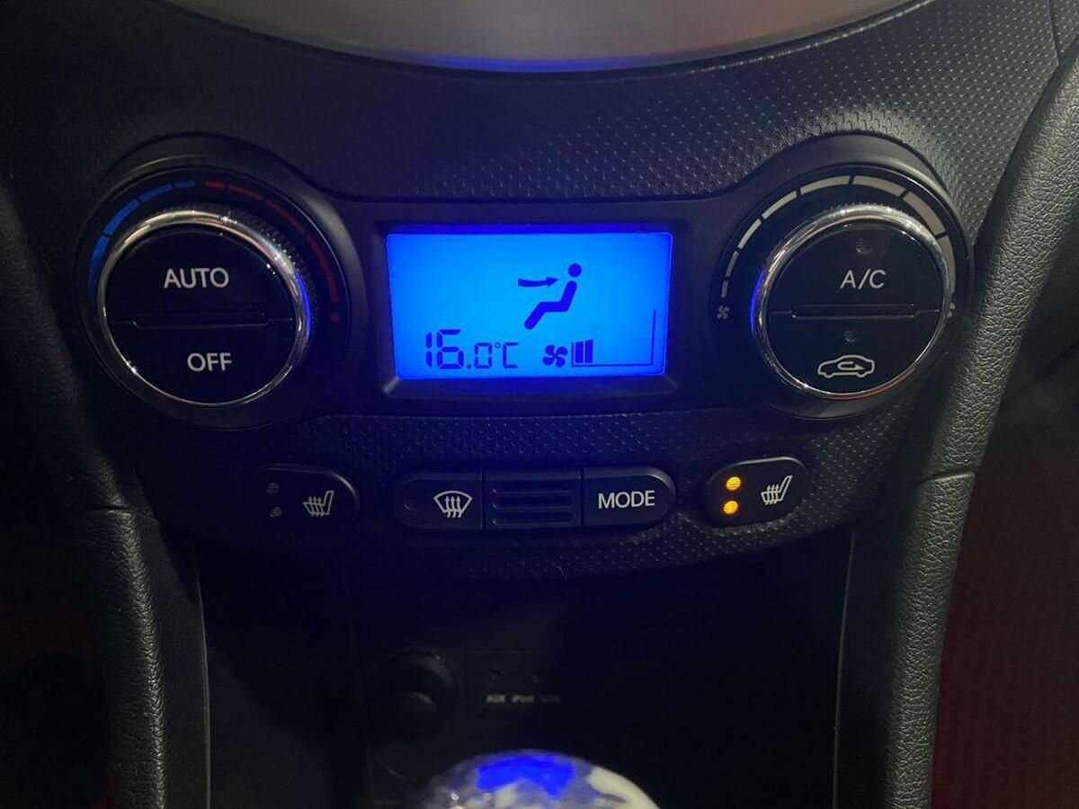 Hyundai Solaris с пробегом — 2013 год. Фото: #13