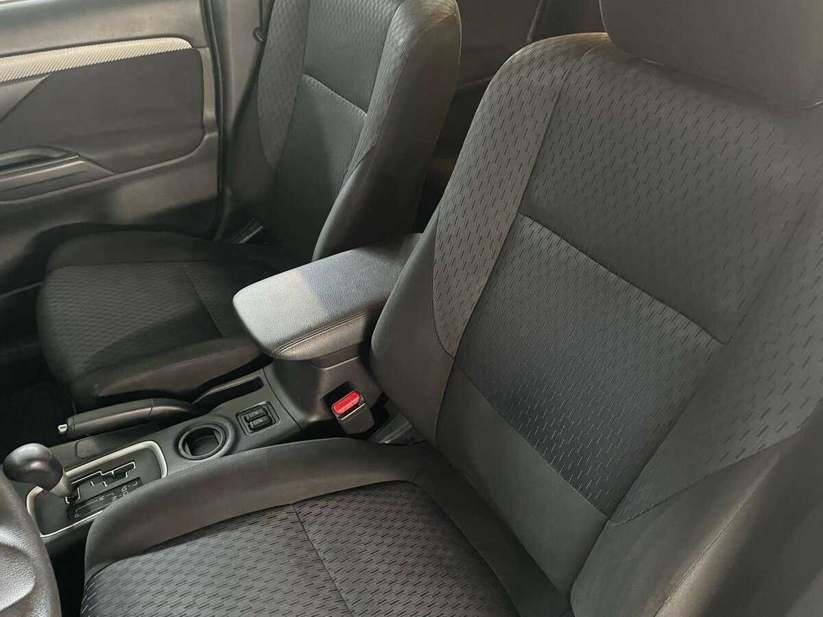 Mitsubishi Outlander с пробегом — 2013 год. Фото: #12