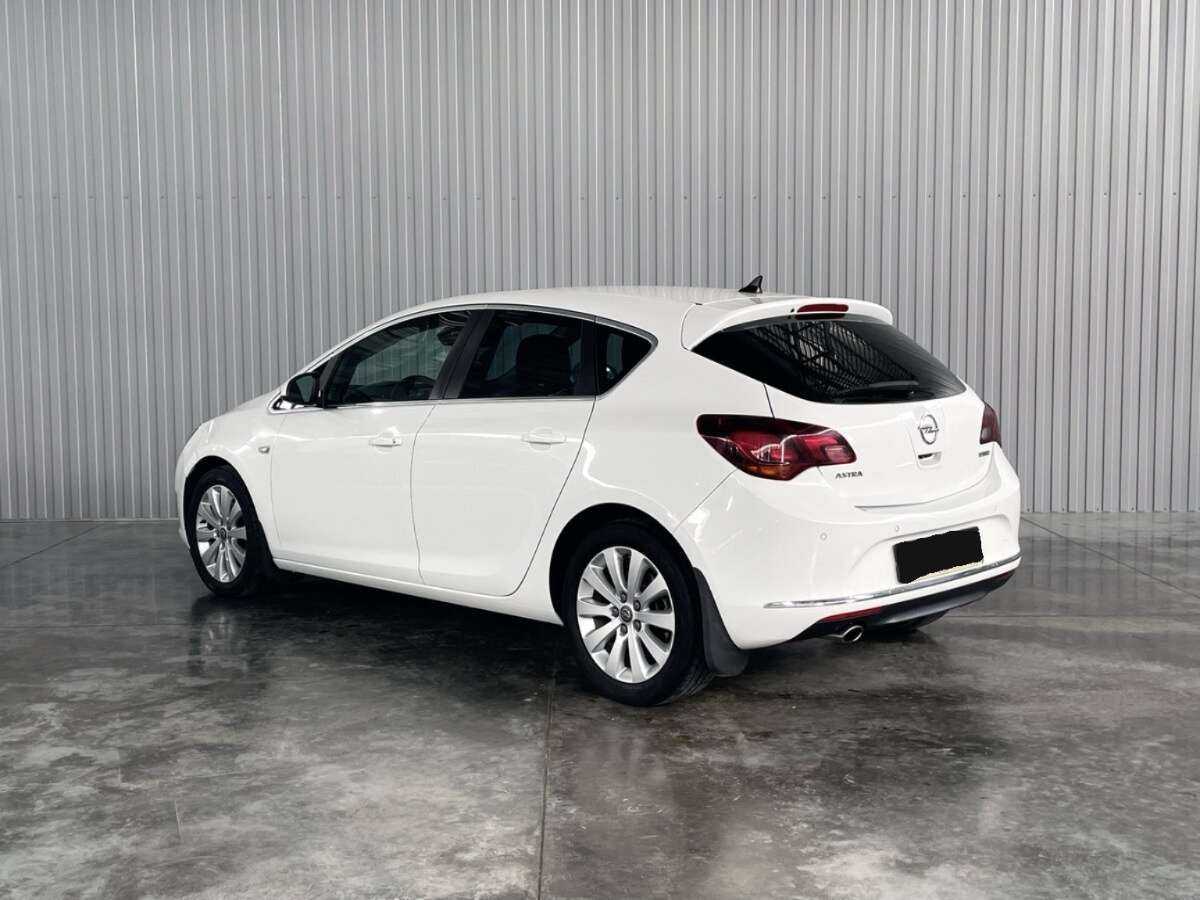 Opel Astra с пробегом — 2014 год. Фото: #6