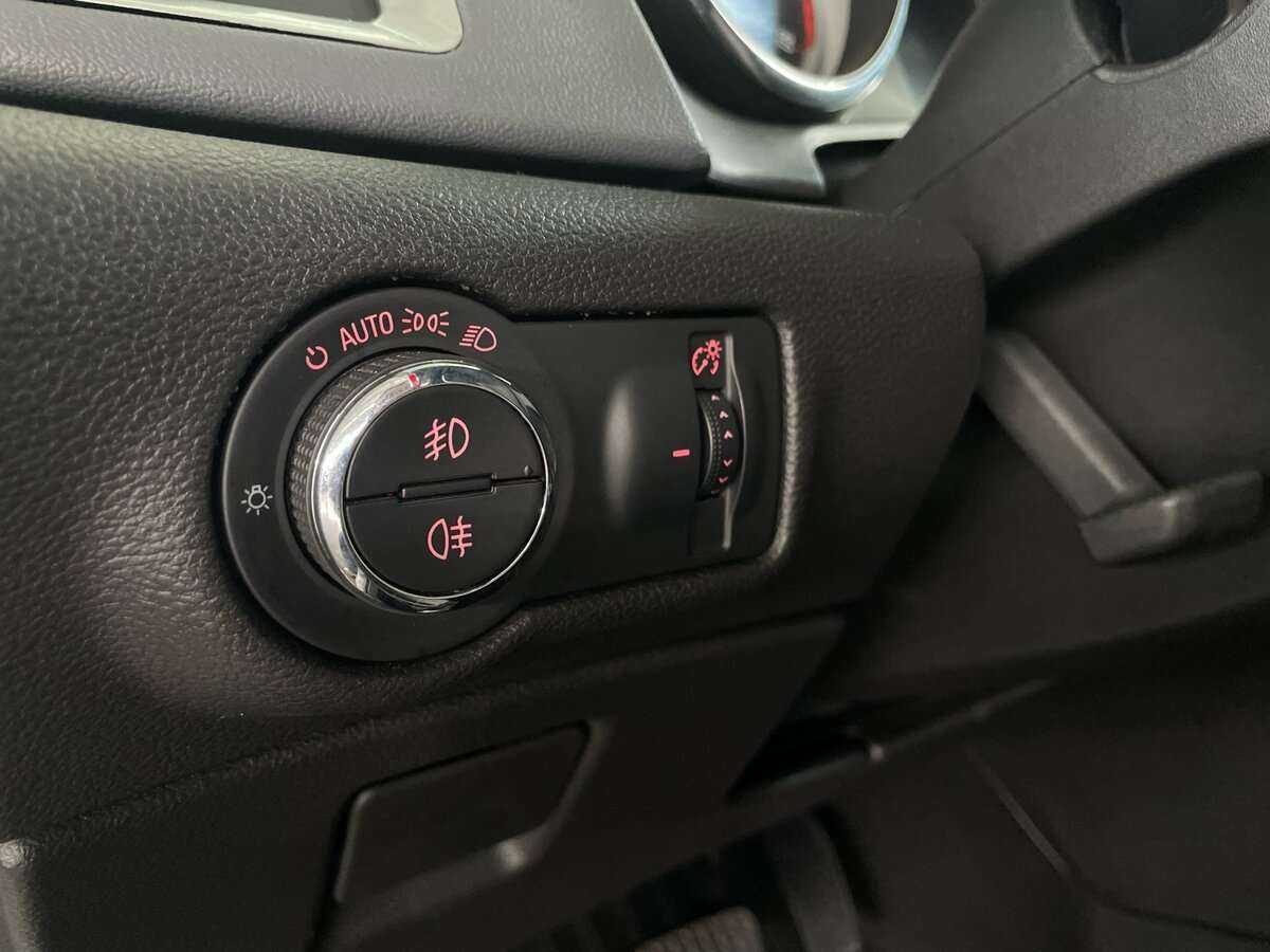 Opel Astra с пробегом — 2014 год. Фото: #15