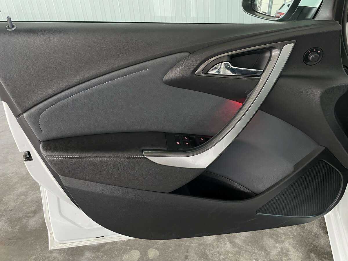 Opel Astra с пробегом — 2014 год. Фото: #19