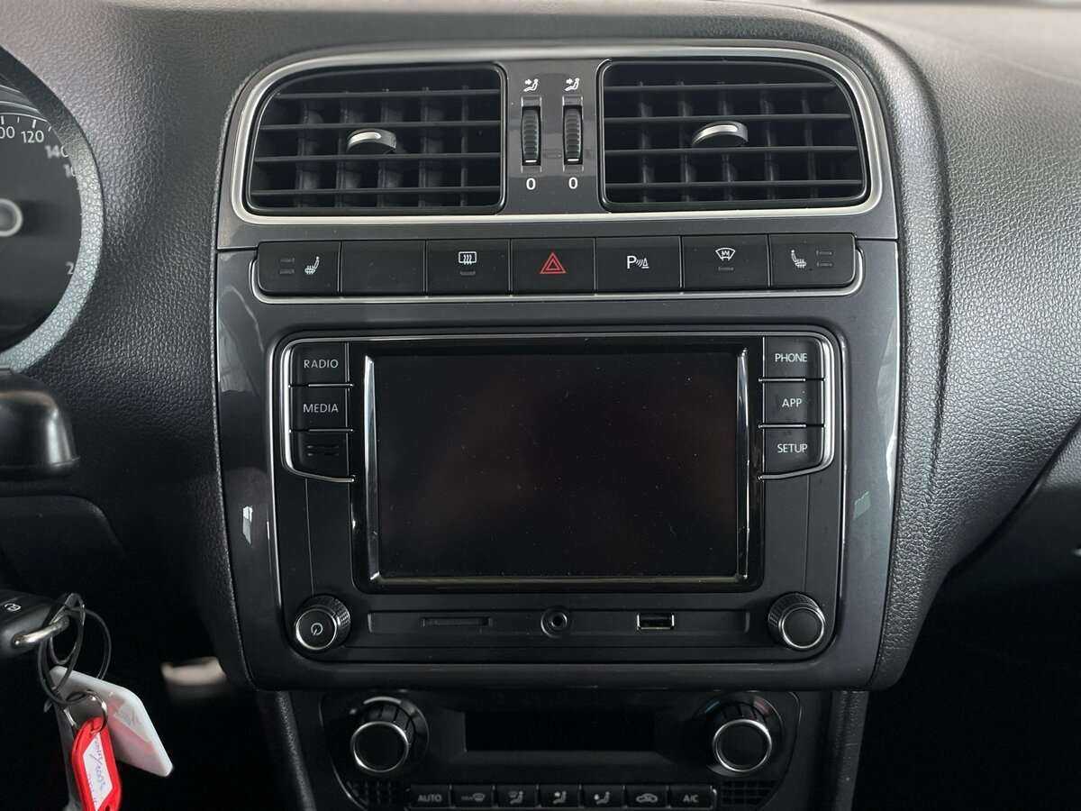 Volkswagen Polo с пробегом — 2018 год. Фото: #11