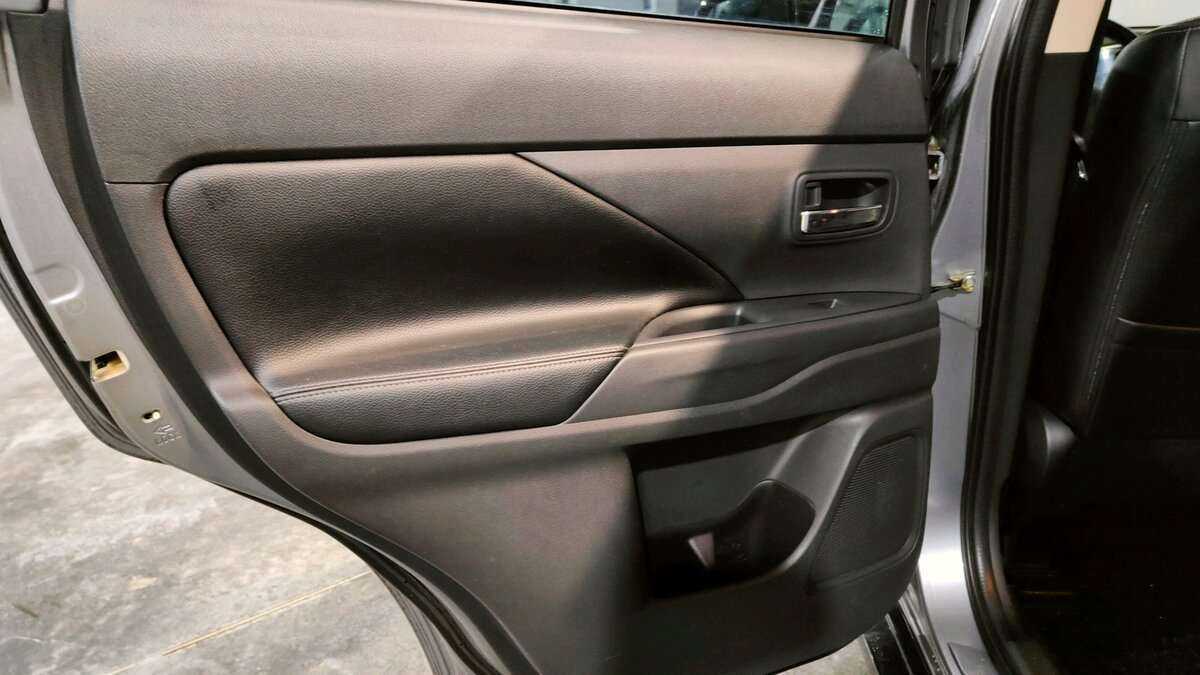 Mitsubishi Outlander с пробегом — 2012 год. Фото: #14