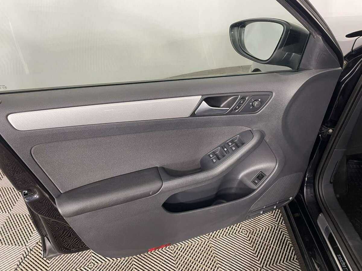 Volkswagen Jetta с пробегом — 2013 год. Фото: #7