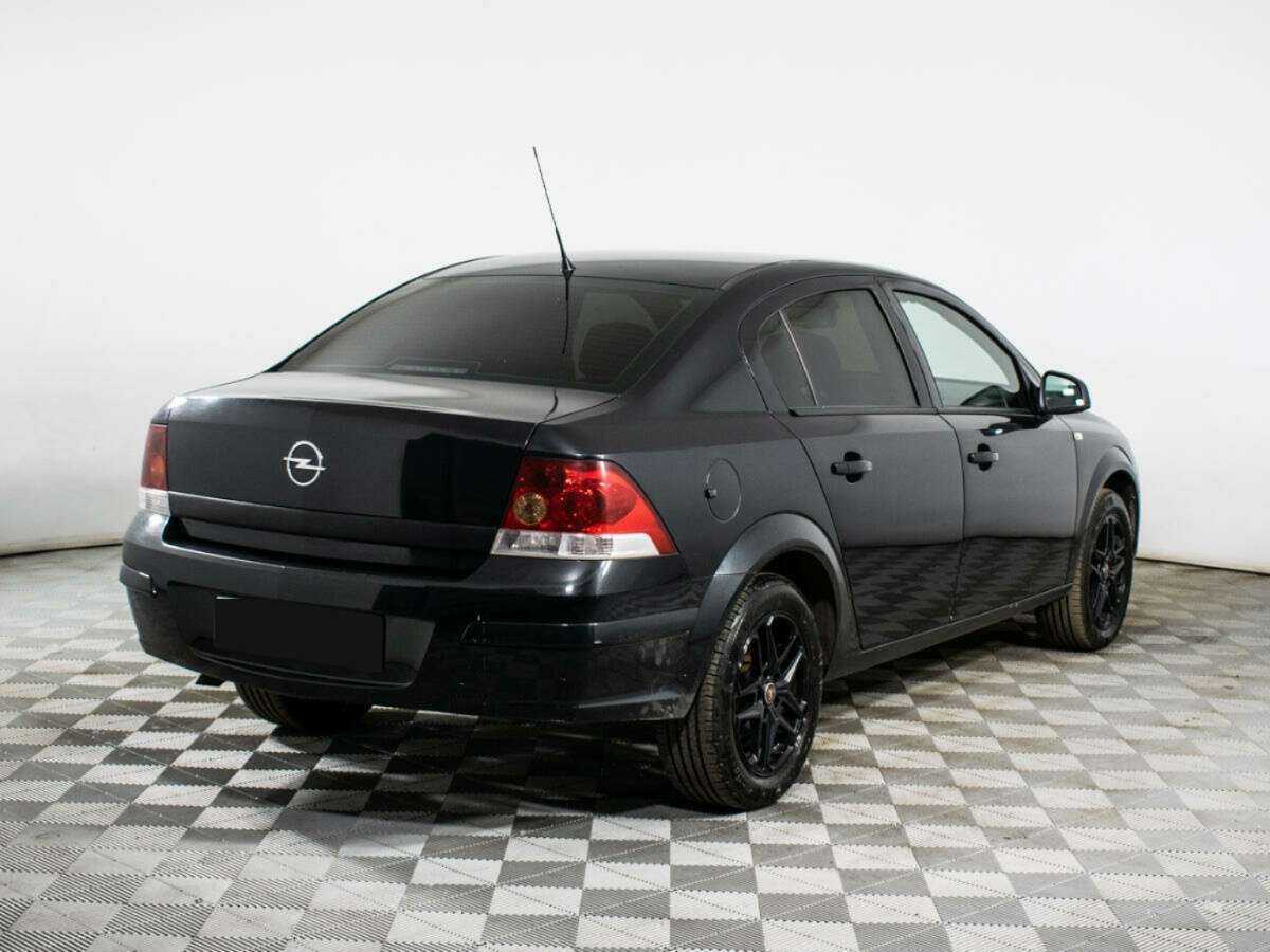 Opel Astra с пробегом — 2014 год. Фото: #3