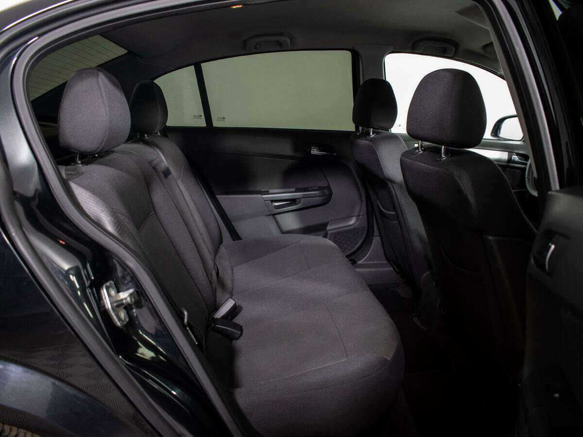 Opel Astra с пробегом — 2014 год. Фото: #7