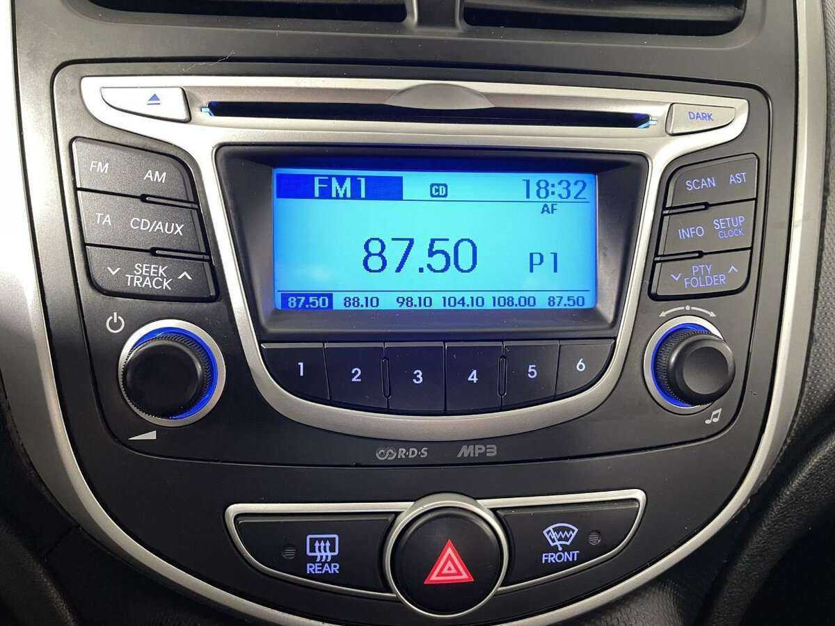 Hyundai Solaris с пробегом — 2014 год. Фото: #11