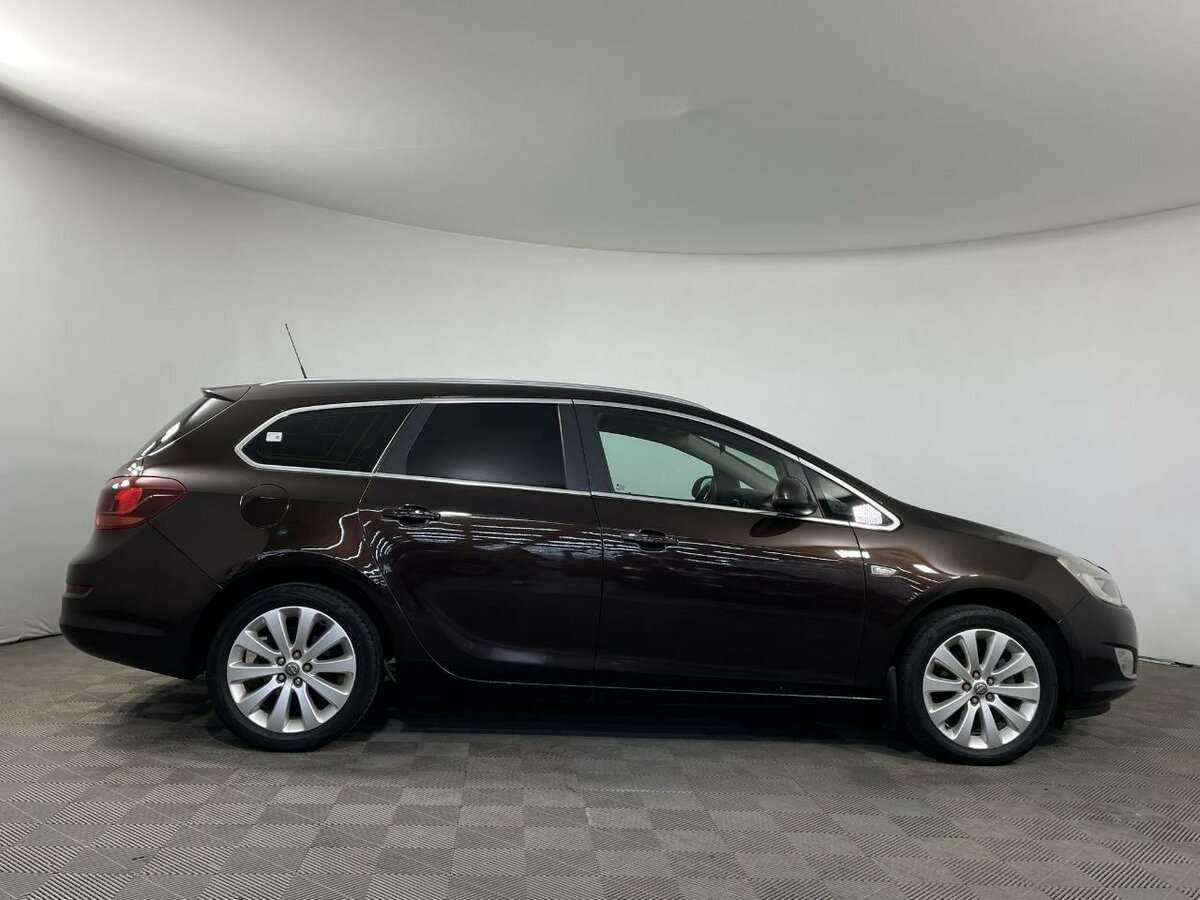 Opel Astra с пробегом — 2012 год. Фото: #3