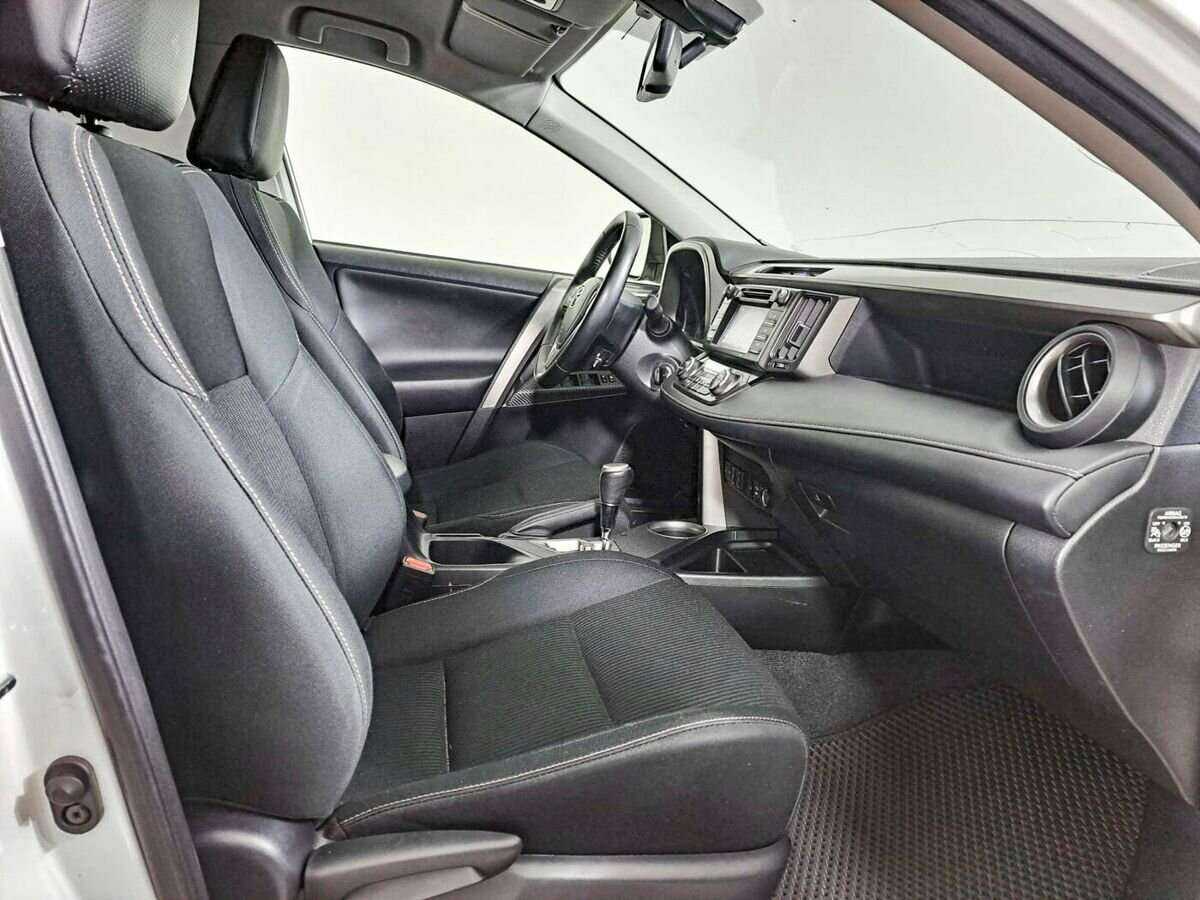 Toyota RAV4 с пробегом — 2014 год. Фото: #9