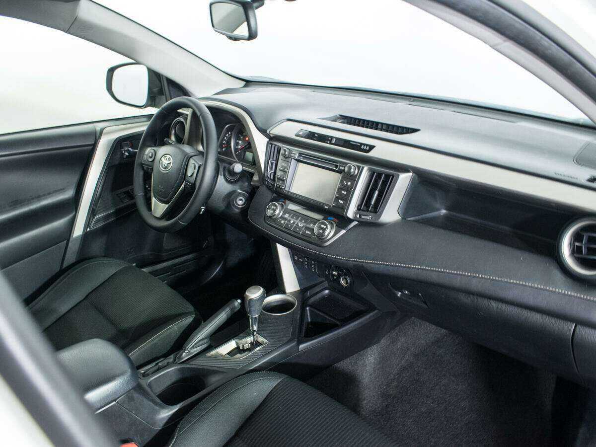 Toyota RAV4 с пробегом — 2013 год. Фото: #6