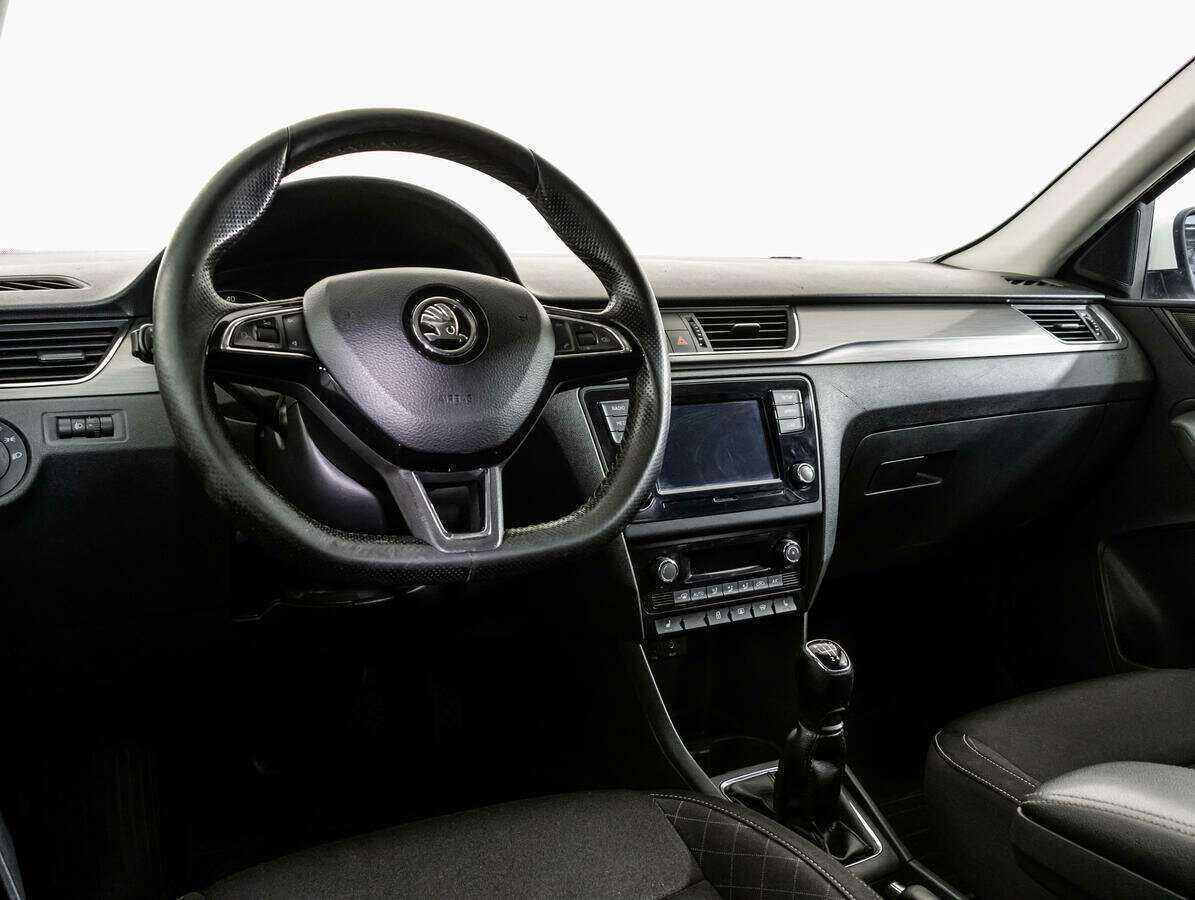 Skoda Rapid с пробегом — 2017 год. Фото: #8