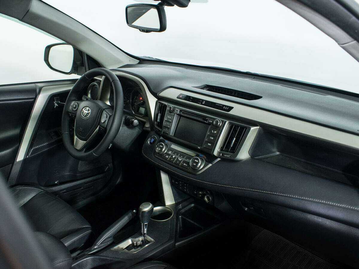 Toyota RAV4 с пробегом — 2013 год. Фото: #8