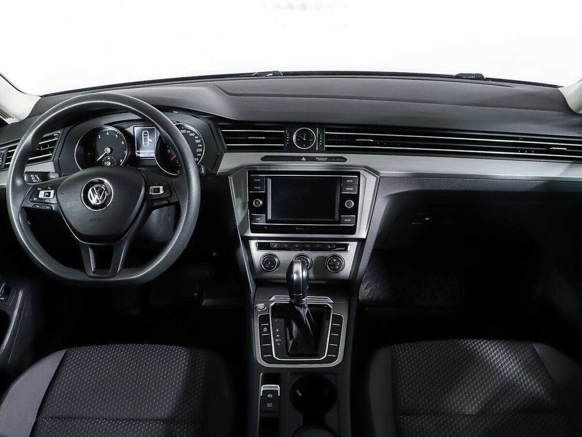Volkswagen Passat с пробегом — 2017 год. Фото: #11