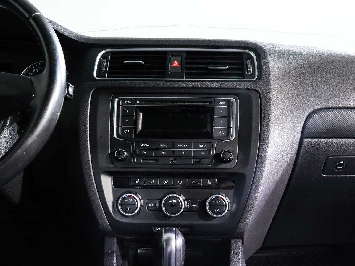 Volkswagen Jetta с пробегом — 2014 год. Фото: #12